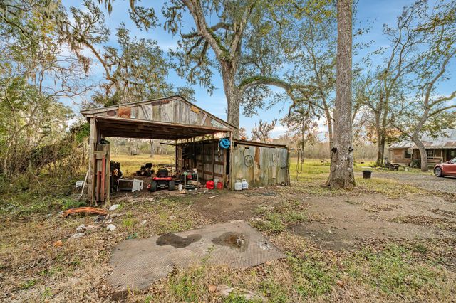 209 River Road, Angleton, TX 77515
