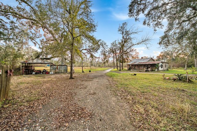 209 River Road, Angleton, TX 77515