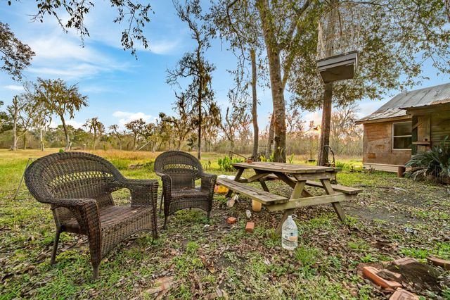 209 River Road, Angleton, TX 77515