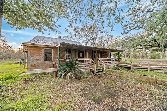 209 River Road, Angleton, TX 77515