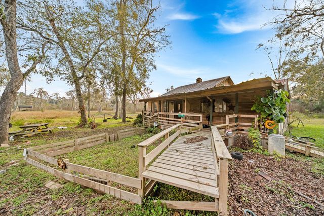 209 River Road, Angleton, TX 77515