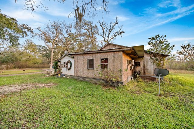 209 River Road, Angleton, TX 77515