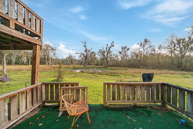 209 River Road, Angleton, TX 77515