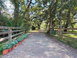 209 River Road, Angleton, TX 77515