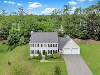 8 Autumn Gate Cir, Millbury, MA 01527