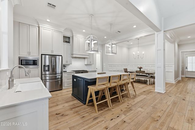 102 Harvest Creek Lane, Lafayette, LA 70508