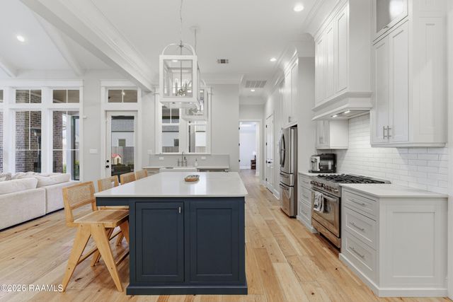 102 Harvest Creek Lane, Lafayette, LA 70508