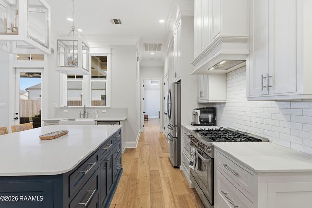 102 Harvest Creek Lane, Lafayette, LA 70508