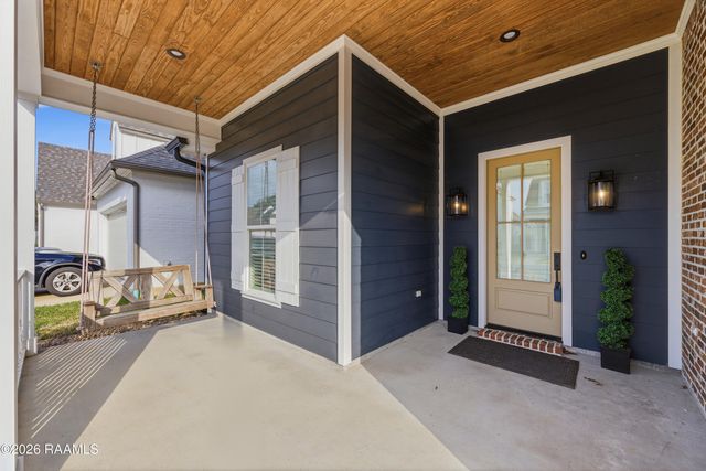 102 Harvest Creek Lane, Lafayette, LA 70508