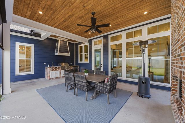 102 Harvest Creek Lane, Lafayette, LA 70508