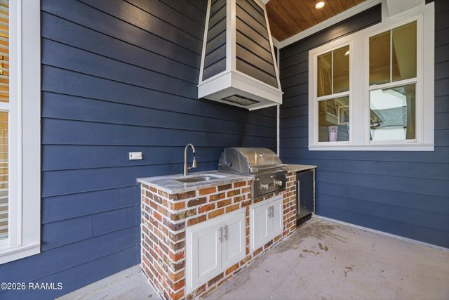 102 Harvest Creek Lane, Lafayette, LA 70508