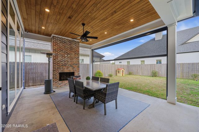 102 Harvest Creek Lane, Lafayette, LA 70508