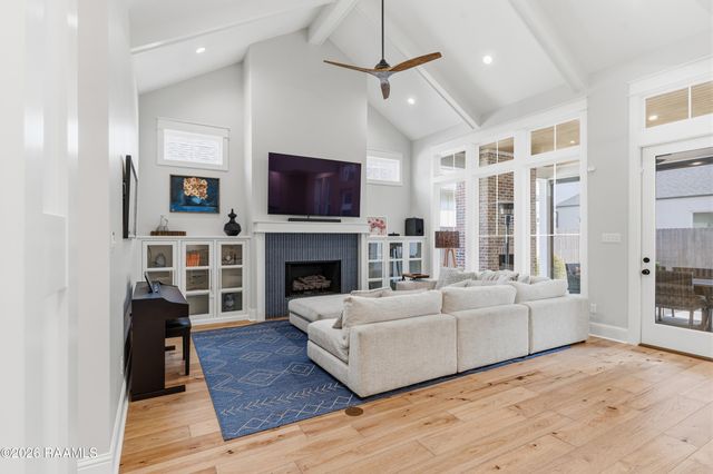 102 Harvest Creek Lane, Lafayette, LA 70508