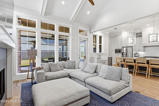 102 Harvest Creek Lane, Lafayette, LA 70508