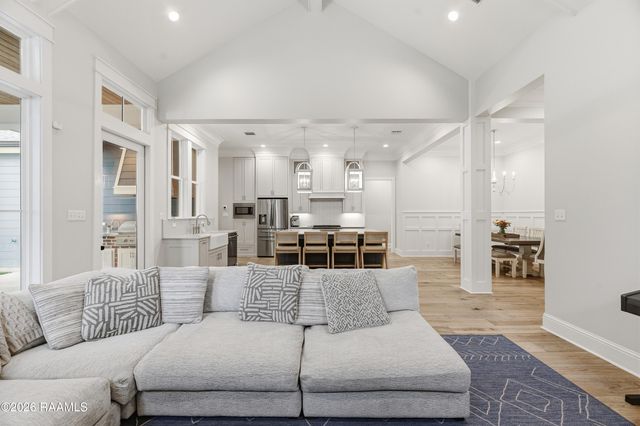 102 Harvest Creek Lane, Lafayette, LA 70508