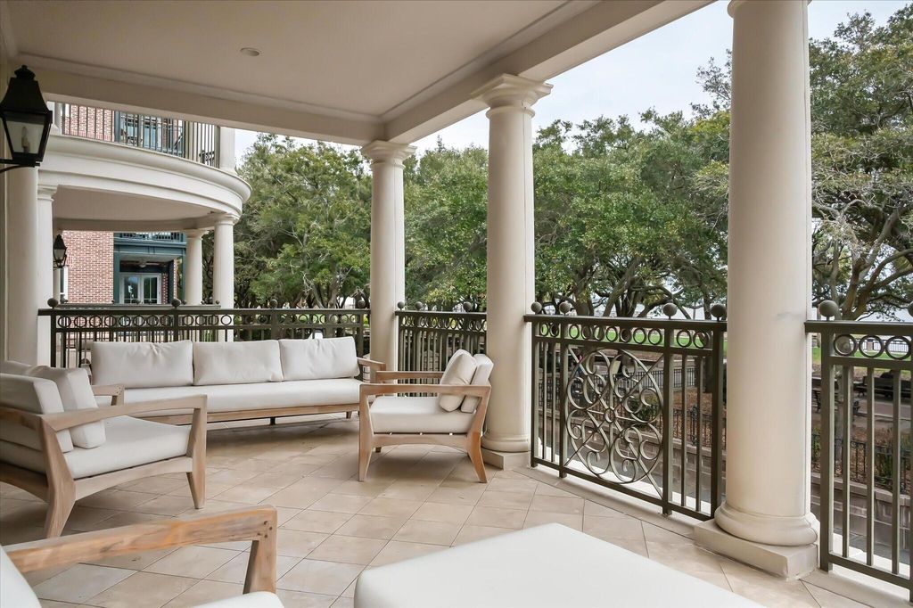 Image 10 of property listing at 5 Middle Atlantic Wharf Unit 2b, Charleston, SC 29401