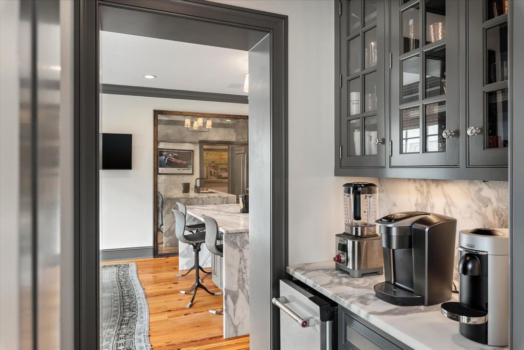 Image 15 of property listing at 5 Middle Atlantic Wharf Unit 2b, Charleston, SC 29401