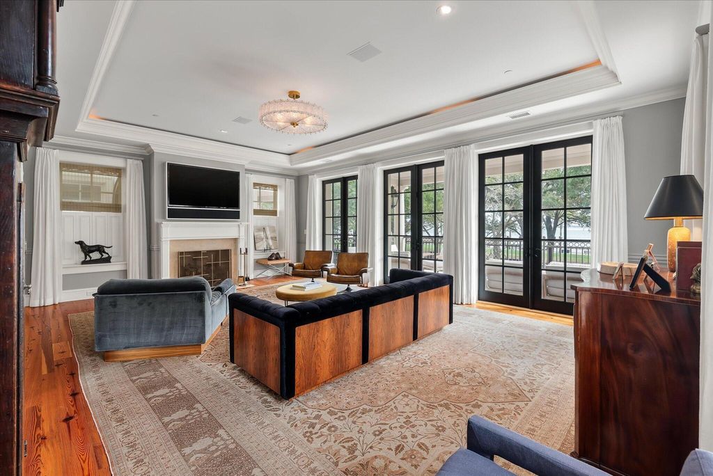 Image 3 of property listing at 5 Middle Atlantic Wharf Unit 2b, Charleston, SC 29401