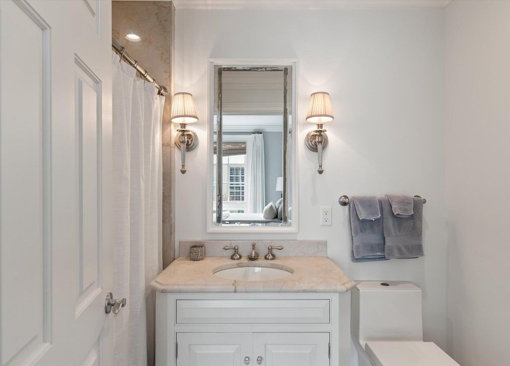 Image 32 of property listing at 5 Middle Atlantic Wharf Unit 2b, Charleston, SC 29401