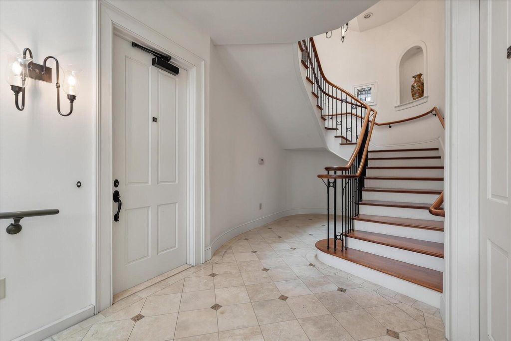 Image 37 of property listing at 5 Middle Atlantic Wharf Unit 2b, Charleston, SC 29401