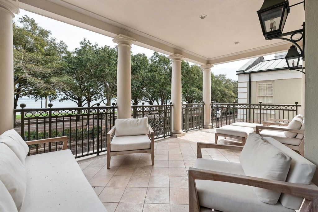 Image 8 of property listing at 5 Middle Atlantic Wharf Unit 2b, Charleston, SC 29401