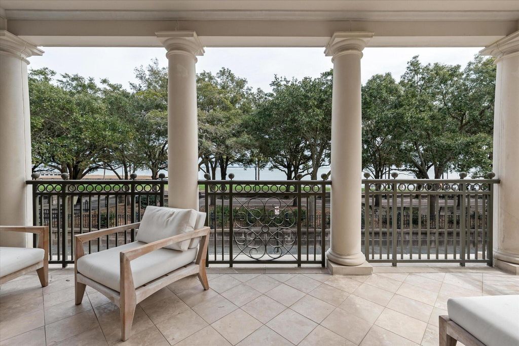 Image 9 of property listing at 5 Middle Atlantic Wharf Unit 2b, Charleston, SC 29401