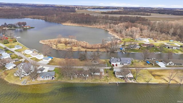 0690 E 635 S - Dallas Lake., Wolcottville, IN 46795