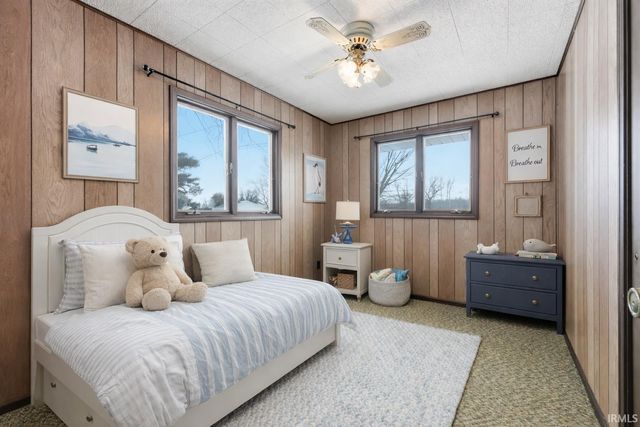 0690 E 635 S - Dallas Lake., Wolcottville, IN 46795