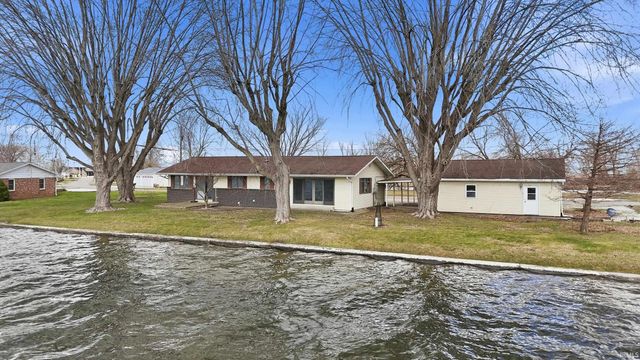 0690 E 635 S - Dallas Lake., Wolcottville, IN 46795