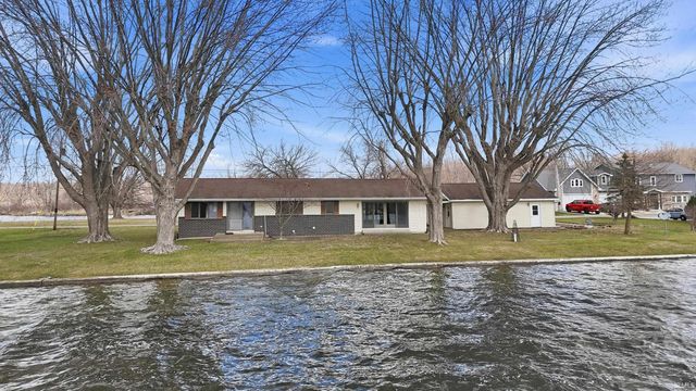 0690 E 635 S - Dallas Lake., Wolcottville, IN 46795