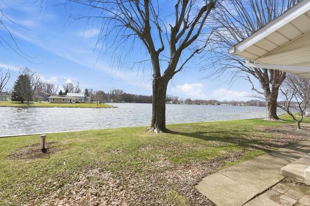 0690 E 635 S - Dallas Lake., Wolcottville, IN 46795