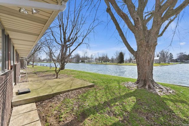 0690 E 635 S - Dallas Lake., Wolcottville, IN 46795