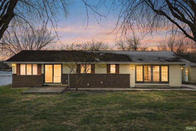 0690 E 635 S - Dallas Lake., Wolcottville, IN 46795