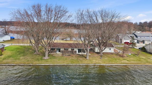 0690 E 635 S - Dallas Lake., Wolcottville, IN 46795