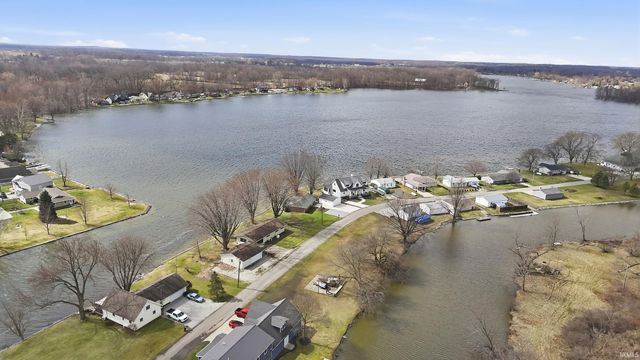 0690 E 635 S - Dallas Lake., Wolcottville, IN 46795