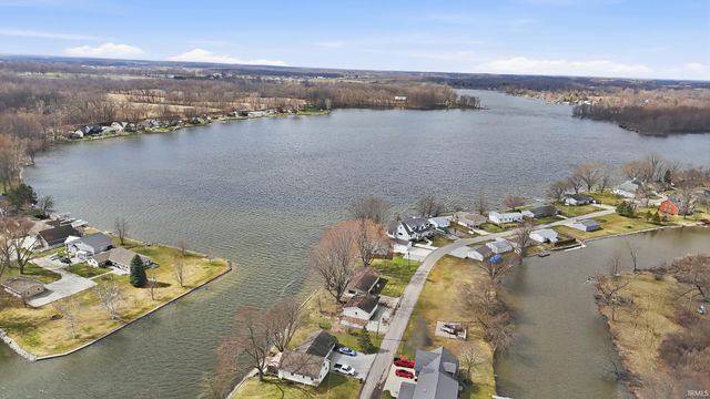 0690 E 635 S - Dallas Lake., Wolcottville, IN 46795