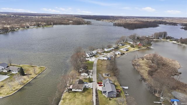 0690 E 635 S - Dallas Lake., Wolcottville, IN 46795