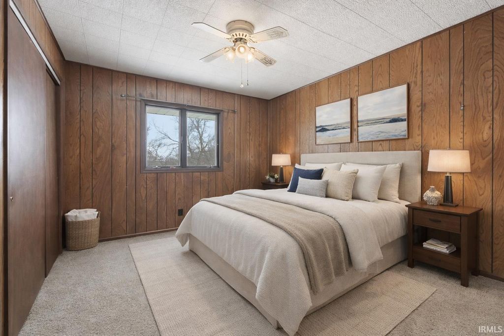 0690 E 635 S - Dallas Lake., Wolcottville, IN 46795