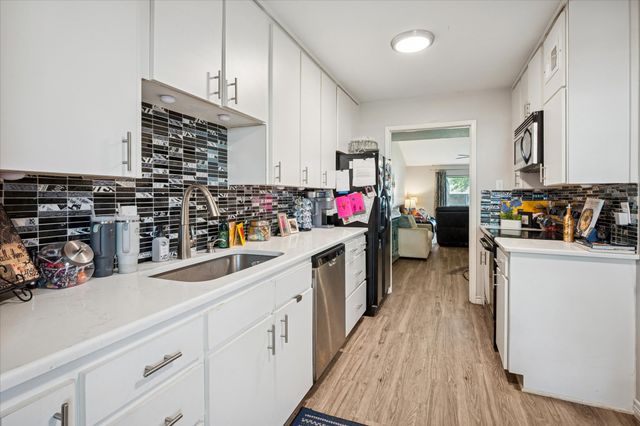 13641 Flagstone Lane, Dallas, TX 75240