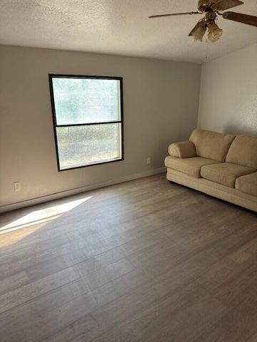 2910 Parklane Drive, Los Lunas, NM 87031