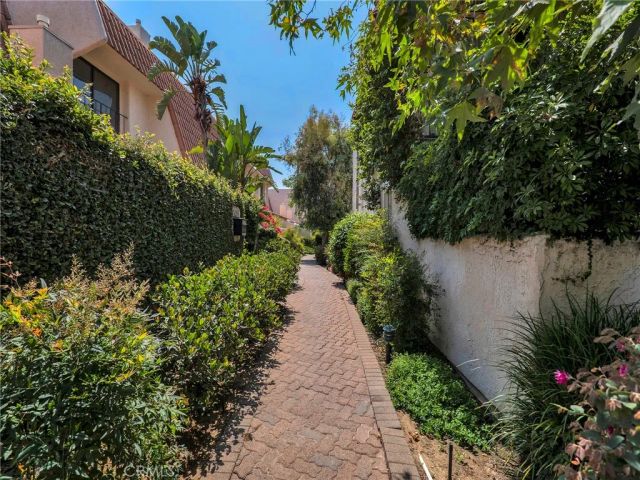 6244 Shoup Avenue, Woodland Hills, CA 91367