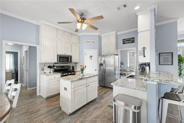 6305 Whitetail Lane, Bryan, TX 77808