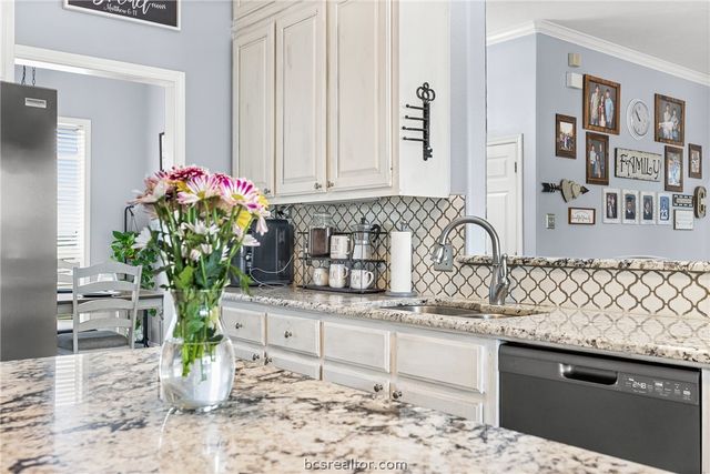6305 Whitetail Lane, Bryan, TX 77808