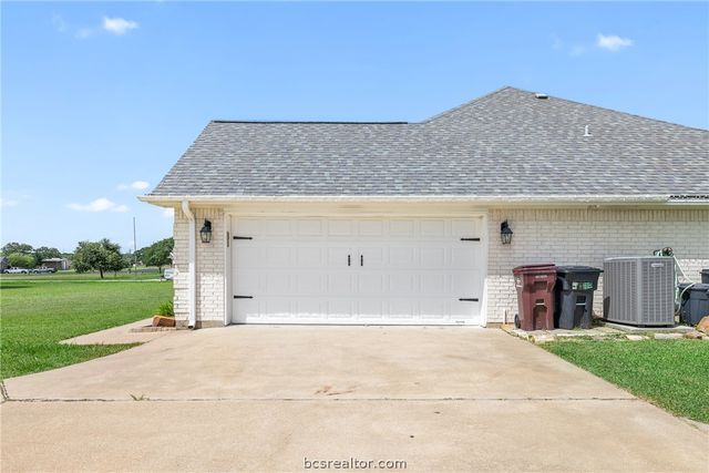 6305 Whitetail Lane, Bryan, TX 77808