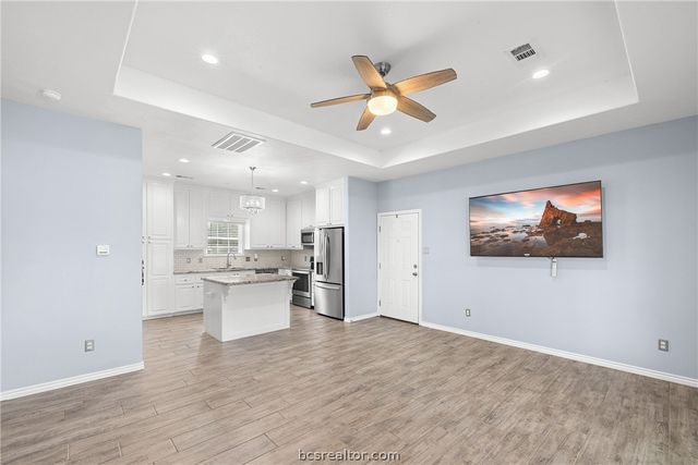 6305 Whitetail Lane, Bryan, TX 77808