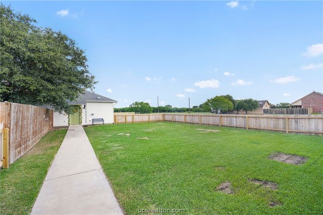 6305 Whitetail Lane, Bryan, TX 77808