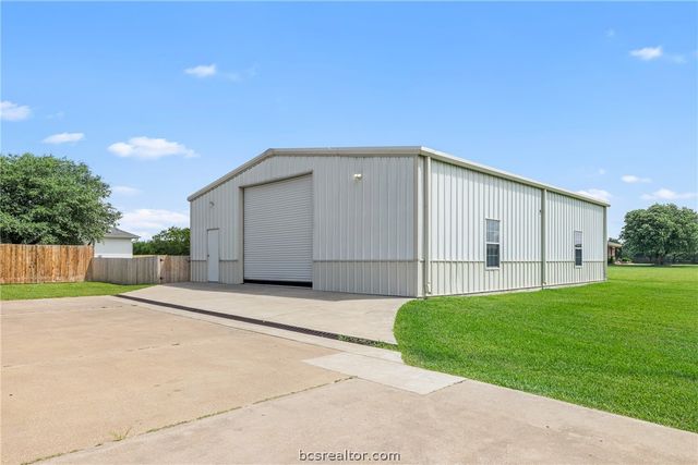 6305 Whitetail Lane, Bryan, TX 77808