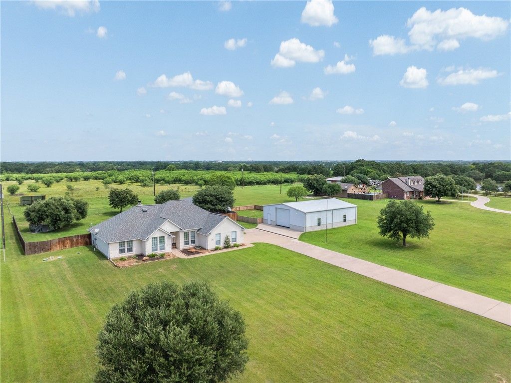 6305 Whitetail Lane, Bryan, TX 77808