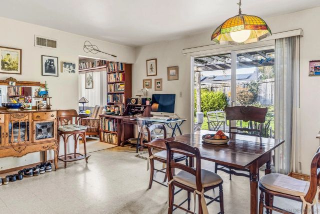 926 Nolbey St, Cardiff By The Sea, CA 92007