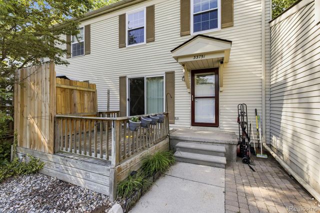 33751 Bayview Drive, Chesterfield Township, MI 48047